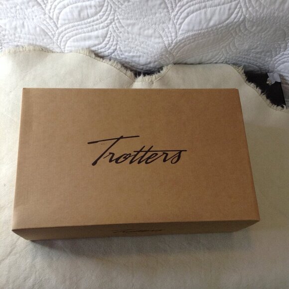 NIB Trotters "Kari", Nude Leather Low pumps, 10.5W, Professional, Collegiate - Picture 3 of 7